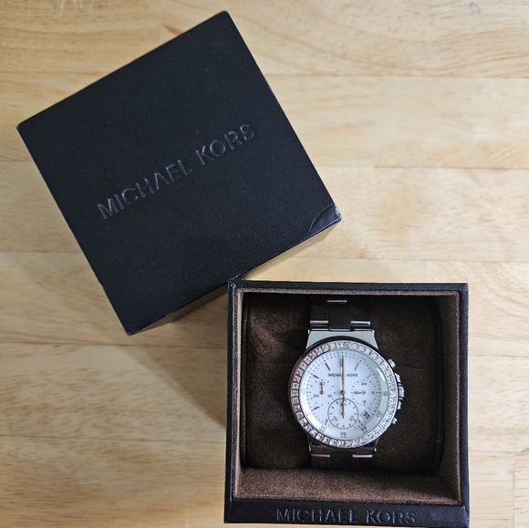 Michael Kors Women's Watch - Picture 4 of 6